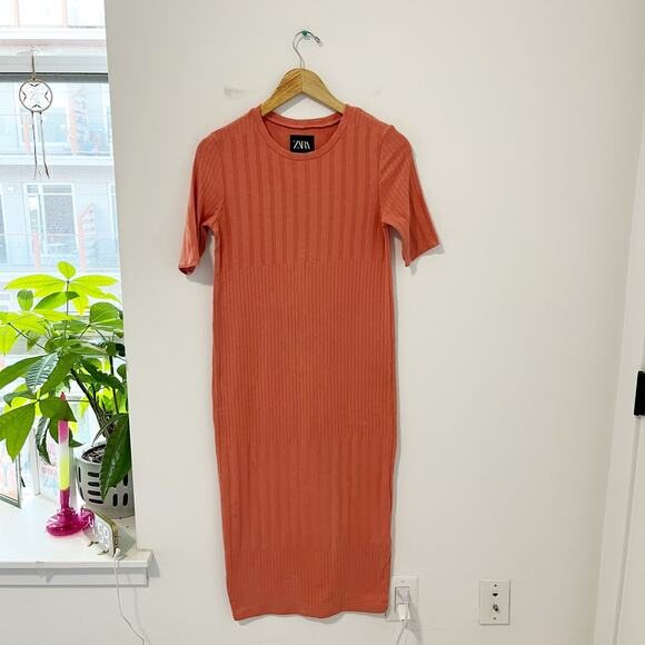Zara Salmon Pink Ribbed Short Sleeve Midi Dress Size Small - Picture 1 of 6